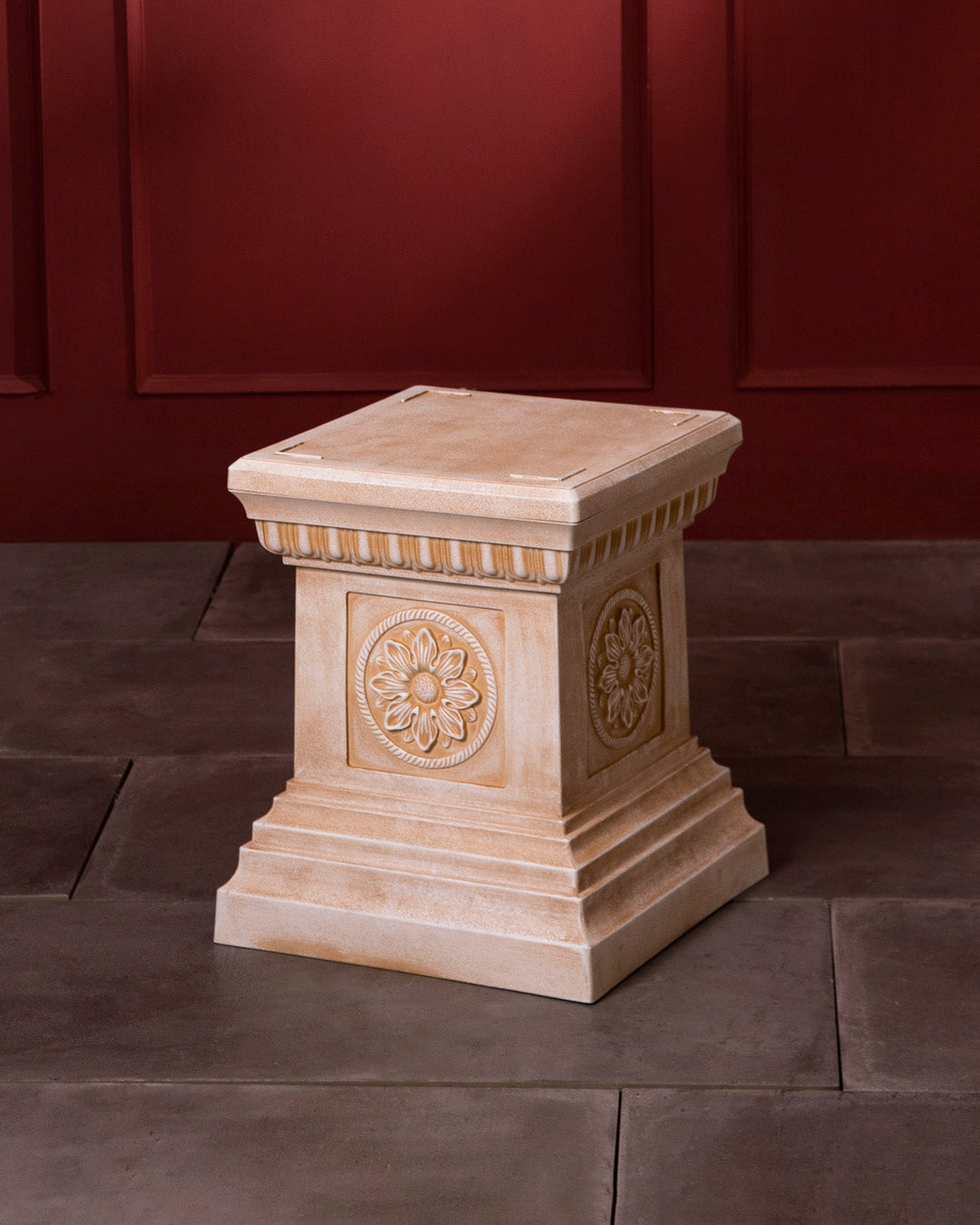 Roma Rosette Pillar Stand