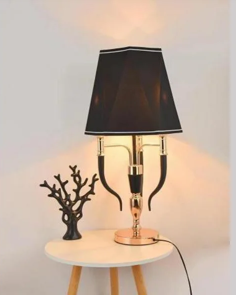 "Regal Horn" Table Lamp