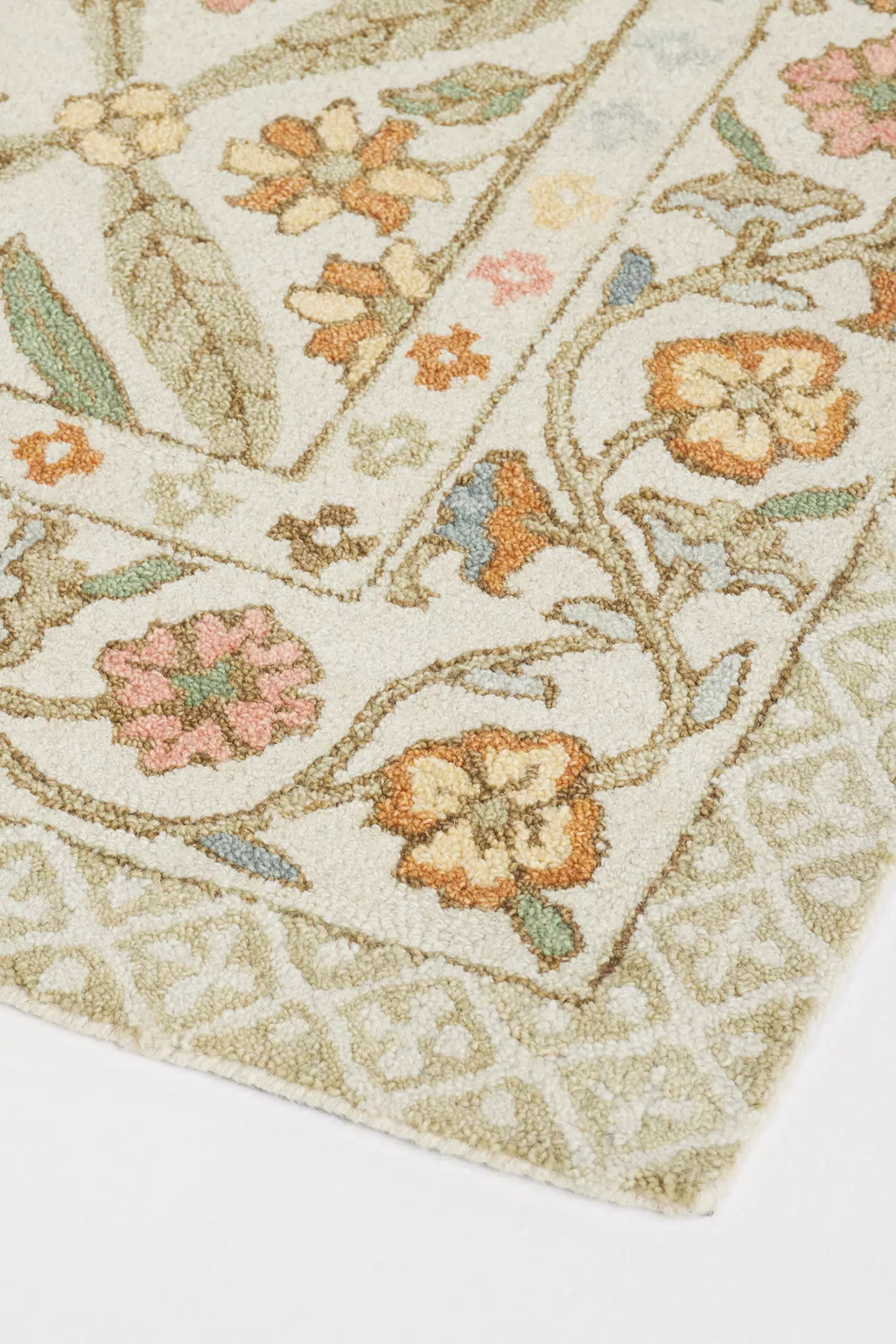 Petal woolen Hand Tufted Carpet