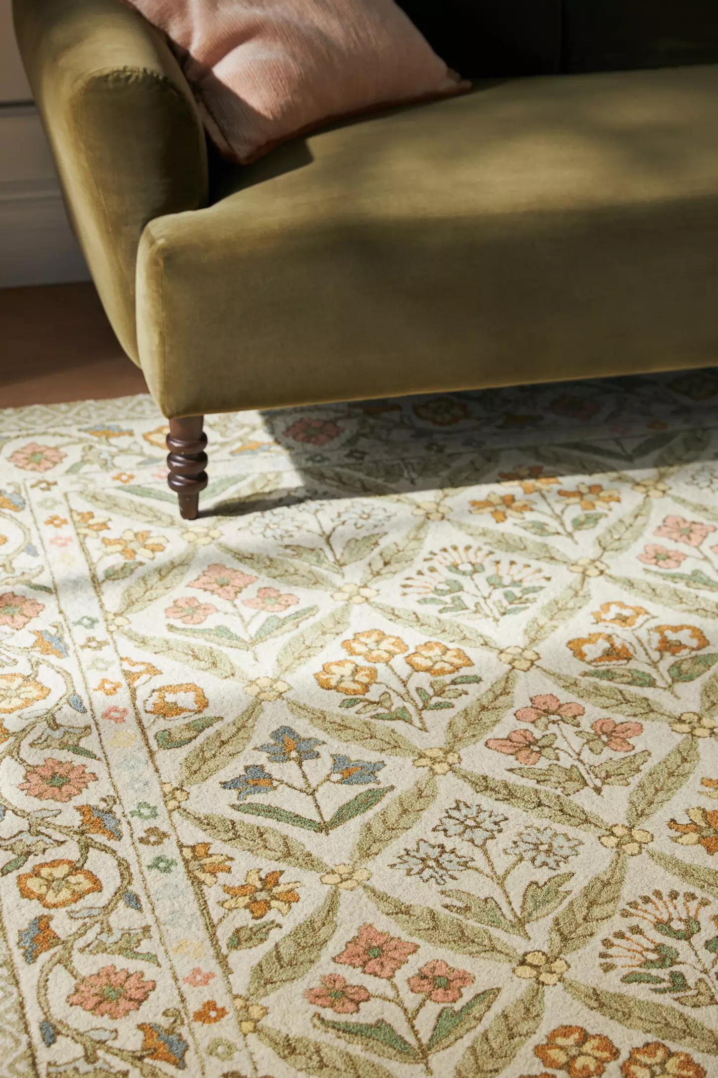 Petal woolen Hand Tufted Carpet