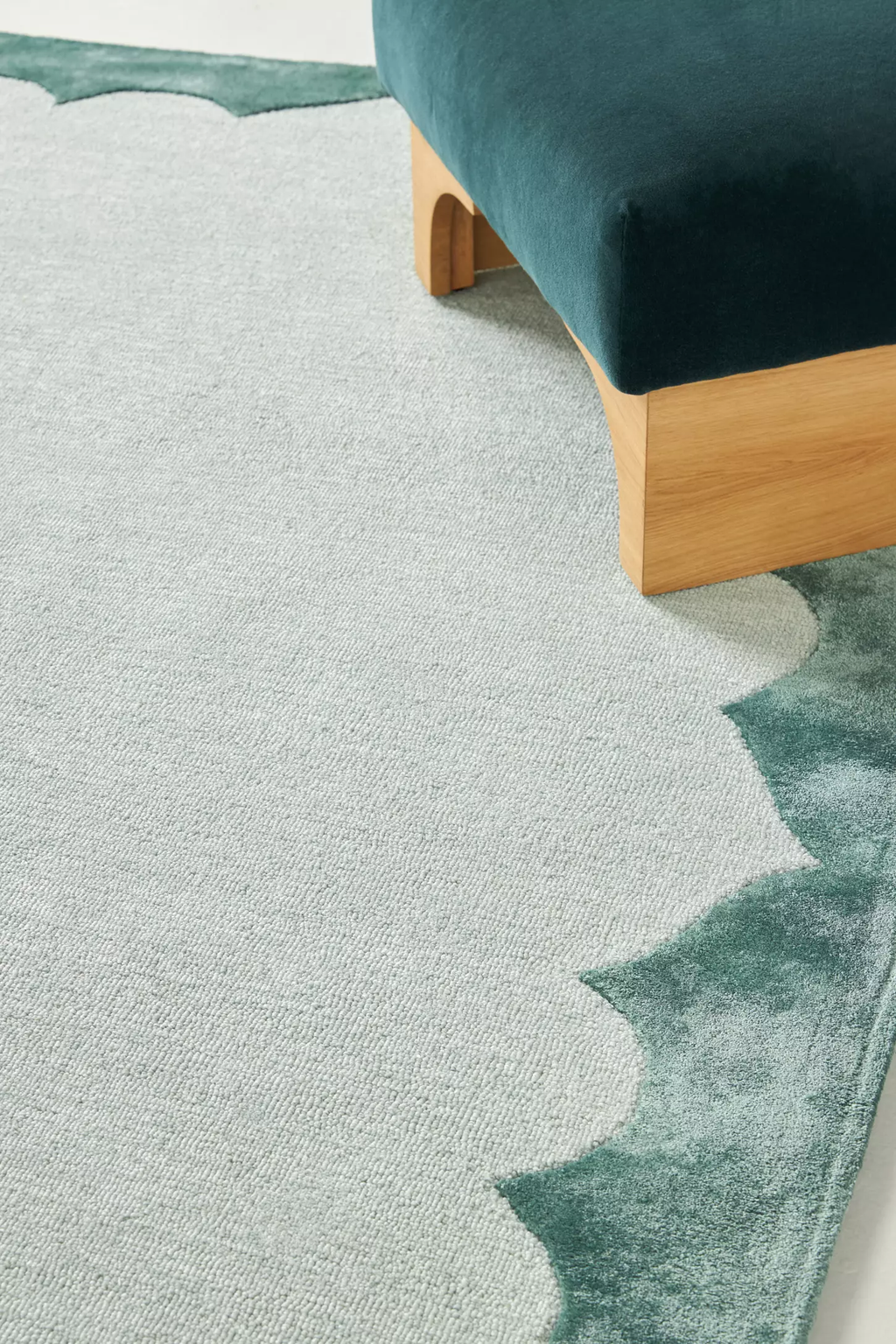 Frame woolen and silk Hand Tufted Carpet