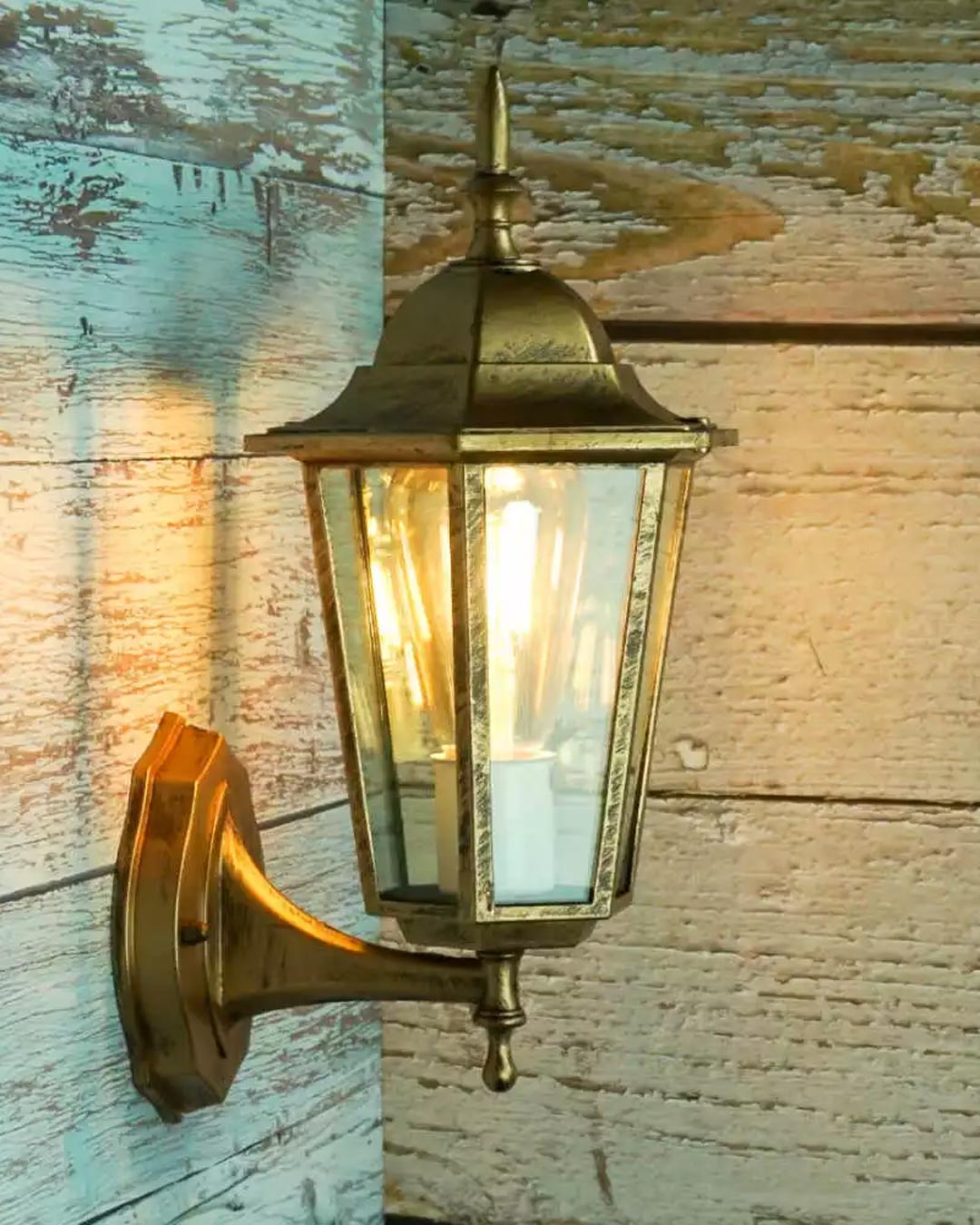 Heritage Glow Outdoor Wall Light