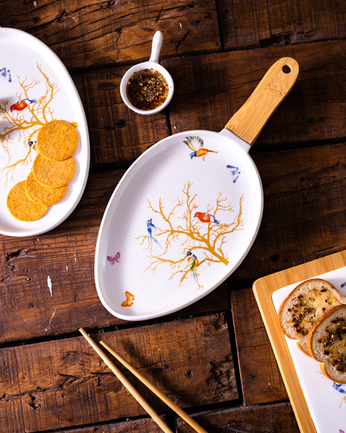 ‚Äö√Ñ√∫Hummingbird‚Äö√Ñ√π Oval White Serving Platter